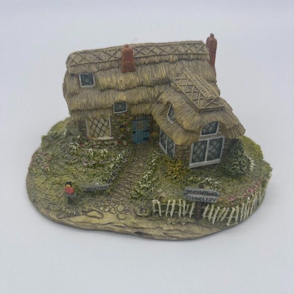 Lilliput Lane Hand Made Cottage "Olde Porterfield - Picture 9 of 14